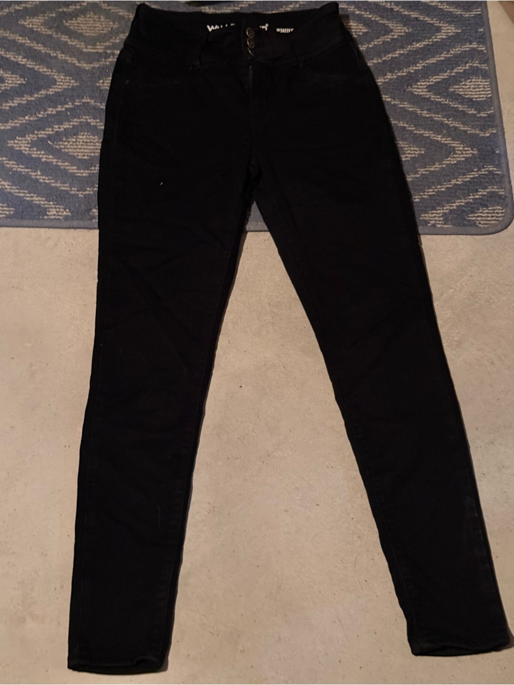 Wallflower Women's Black Skinny Jeans - Sleek Slim Fit